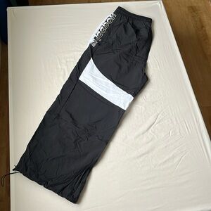Reebok oversized women’s XL black and white pants